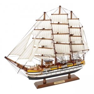 Сувенирная модель корабля 