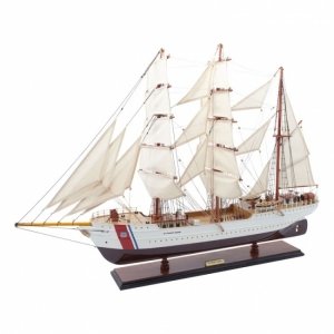 Сувенирная модель корабля 
