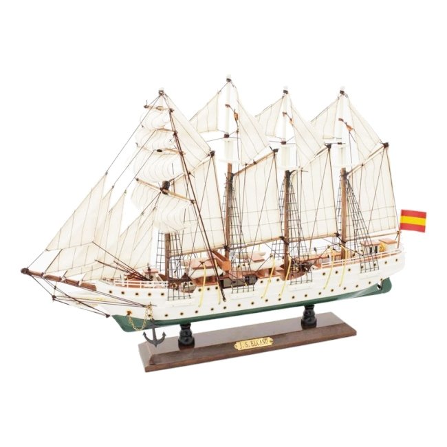 Сувенирная модель корабля "Элькано"