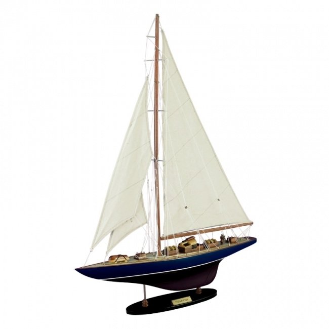 Сувенирная модель яхты "Endeavour"