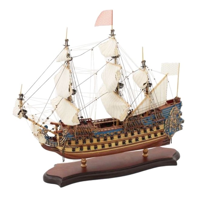 Сувенирная модель боевого корабля "Le soleil royal"